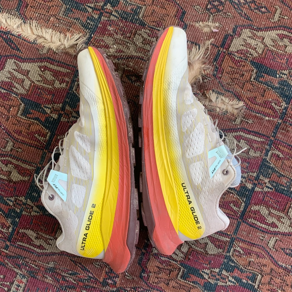 Salomon ultra glide 2 running shoes